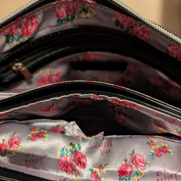 Betsey Johnson Designer Chic Black Patent Leather Retro Flap Crossbody Bag EUC - Picture 5 of 8